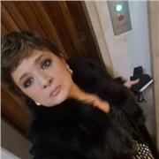 Docente impartisce lezioni di pianoforte e canto